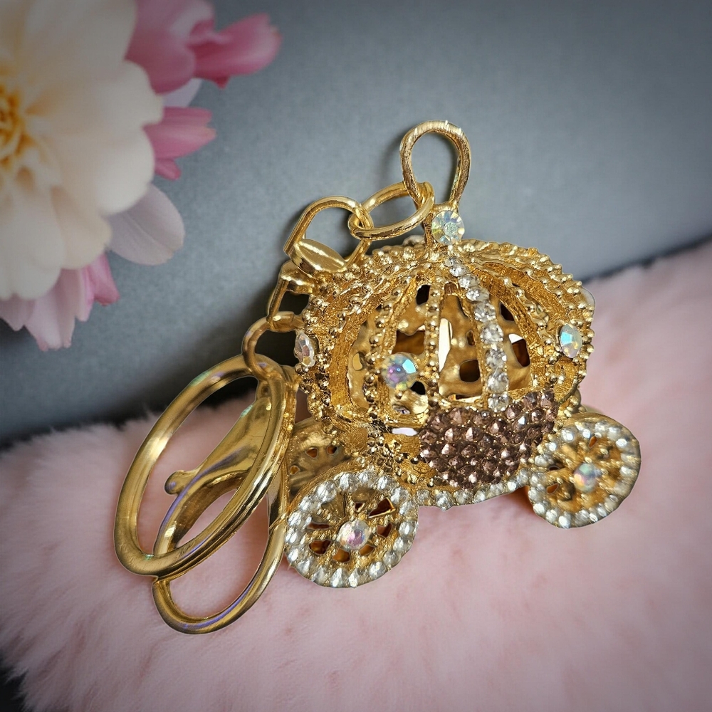 Carriage Rhinestone Keychain - Picture 2 of 4